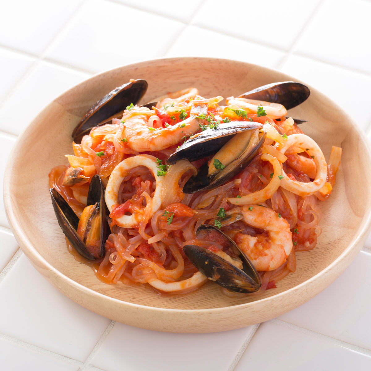 spaghetti shirataki al sugo di pesce